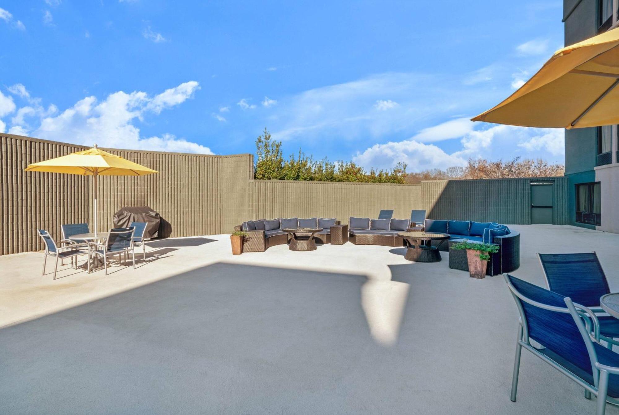 Hotel La Quinta By Wyndham Columbus Ms Exterior foto